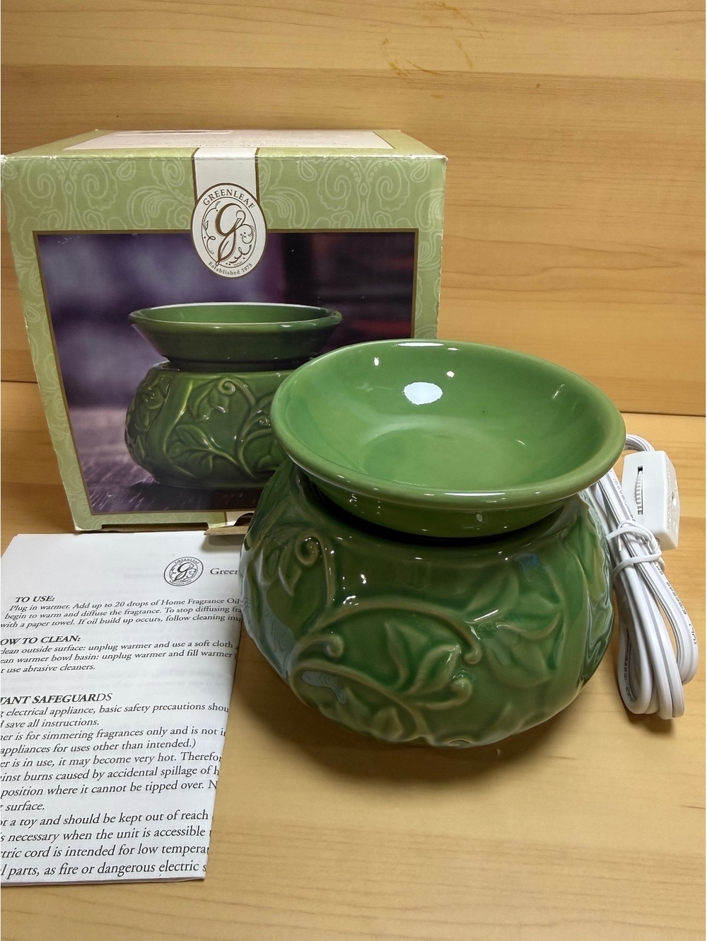 Greenleaf Electric Oil Warmer with Classic Linent Fragrance